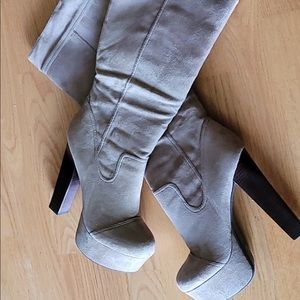 Zigi soho Amy taupe suede platform boots 10